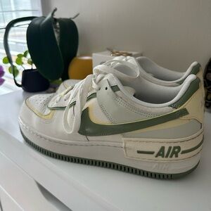 Nike Air Force 1’s- Low-Top Sneakers in White, Green & Cream